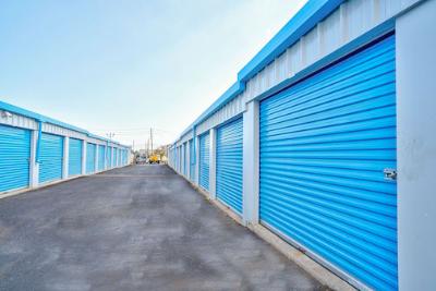 Storage Units at SmartStop Self Strorage - Service Rd - 480 South Service Rd W, Oakville, ON